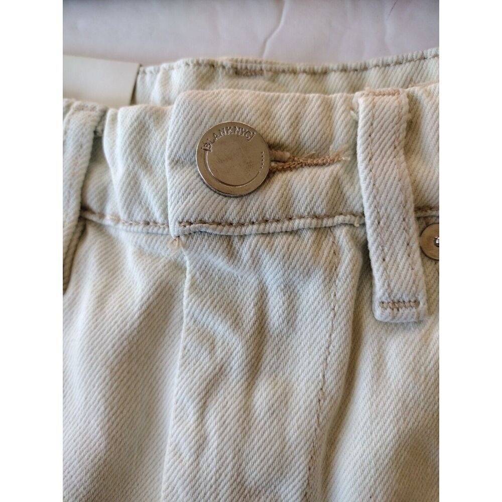 Blank NYC Shorts Woman's 25 White Off Denim Floral Embroidered Distressed - Picture 5 of 11